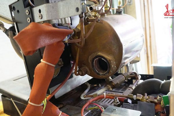 sua-loi-nuoc-khong-dun-nong-may-pha-ca-phe-bfc-classic-eva-mayacacoffee