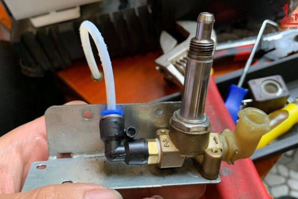 sua-may-pha-ca-phe-breville-chay-nuoc-khi-pha-mayacacoffee-4