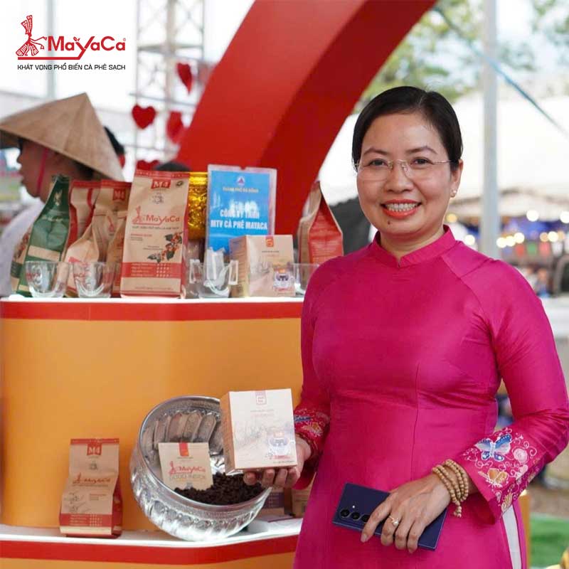 Cam-on-chi-phuong-giam-doc-so-cong-thuong-dong-hanh-cung-ca-phe-phin-giay-1-mayacacoffee