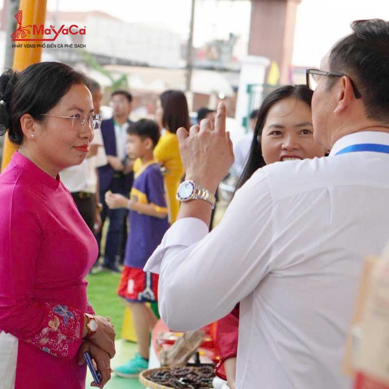 Cam-on-chi-phuong-giam-doc-so-cong-thuong-dong-hanh-cung-ca-phe-phin-giay-2-mayacacoffee