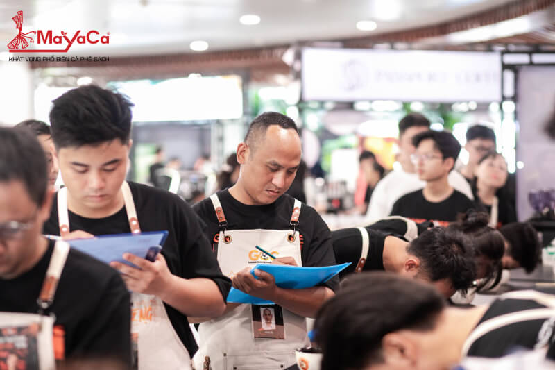 Ceo-mayaca-coffee-ho-duc-tien-ghi-dau-an-tai-vietnam-coffee-challenge-mayaca-7