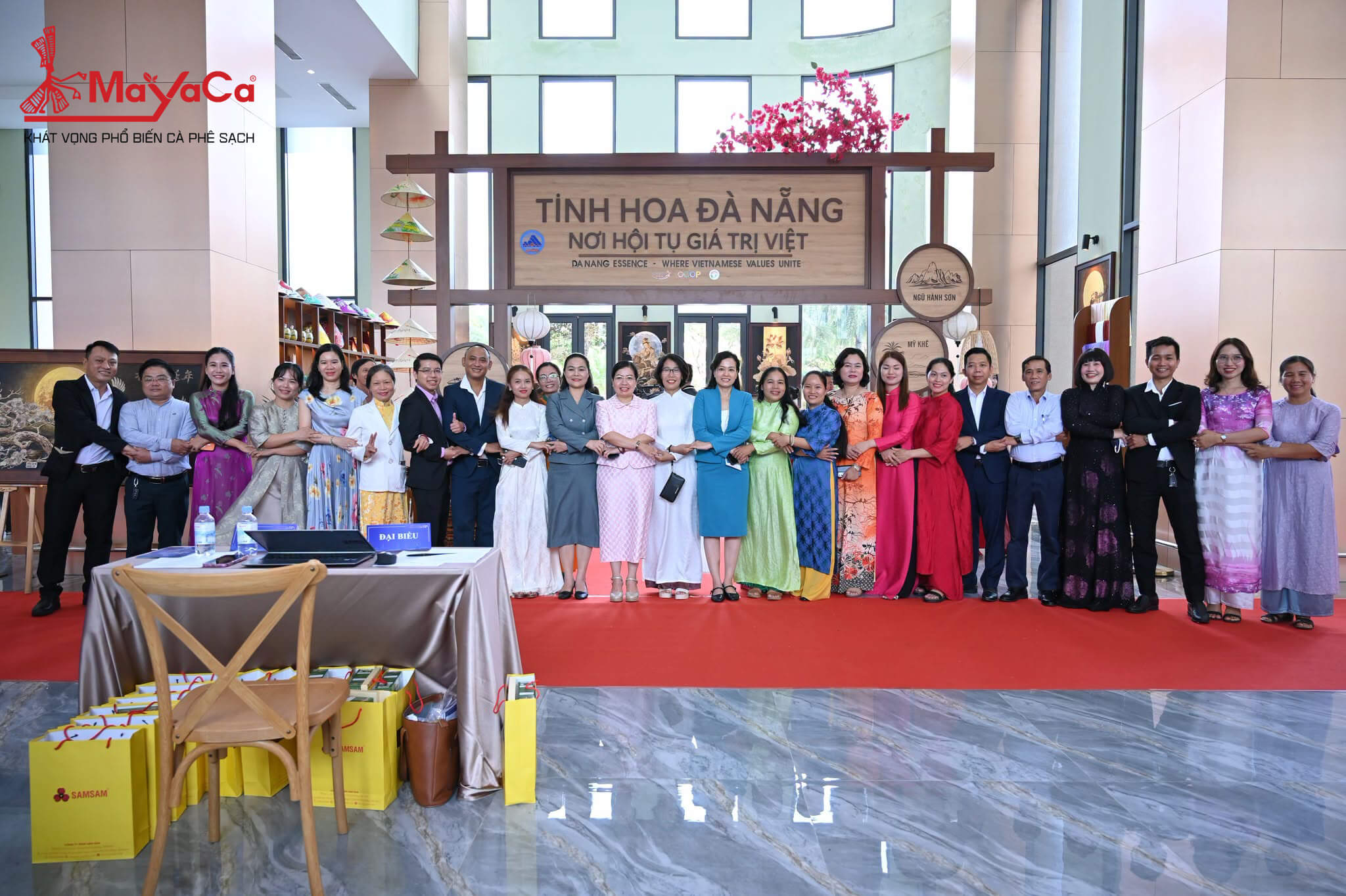 Tinh-hoa-da-nang-khong-gian-quang-ba-san-pham-dia-phuong-den-du-khach