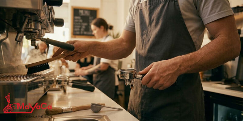 Ve-sinh-may-pha-ca-phe-mayacacoffee-11