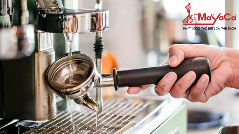 Ve-sinh-may-pha-ca-phe-mayacacoffee-2