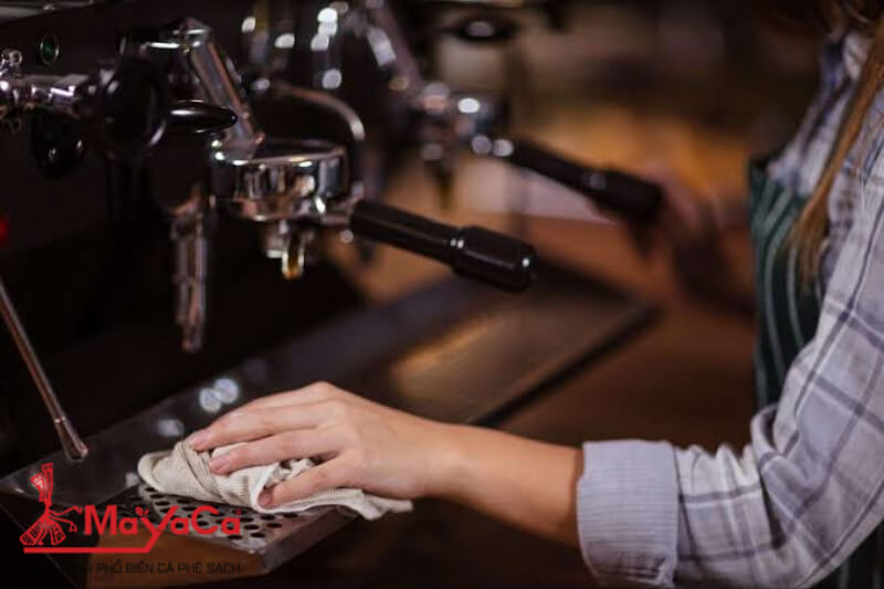 Ve-sinh-may-pha-ca-phe-mayacacoffee-4