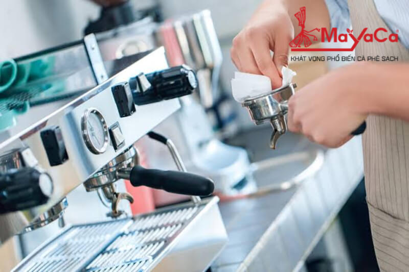 Ve-sinh-may-pha-ca-phe-mayacacoffee-8