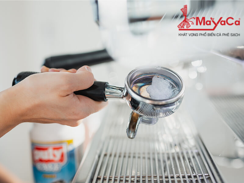 Ve-sinh-may-pha-ca-phe-mayacacoffee-9